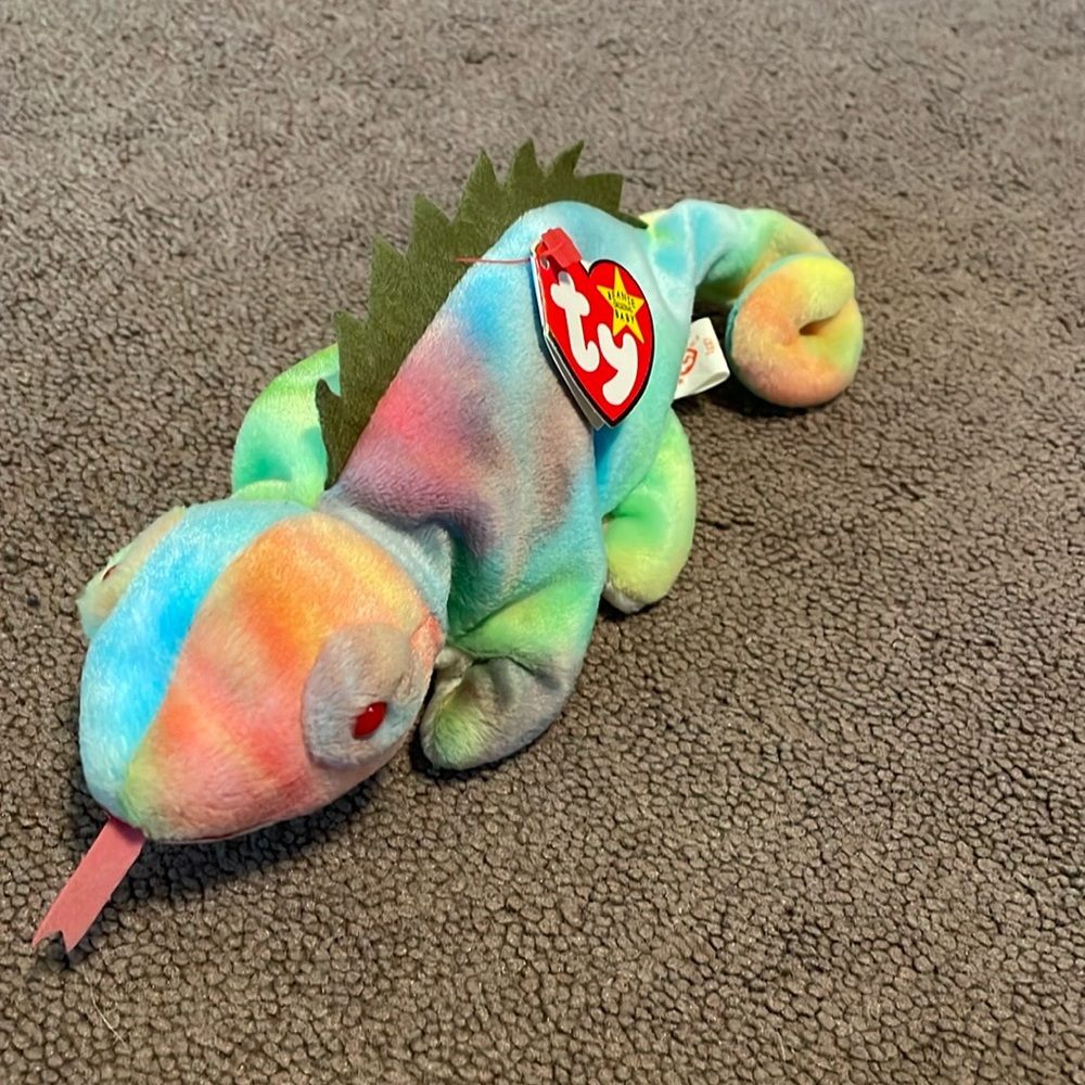 Iggy the Iguana Beanie Baby with tag.